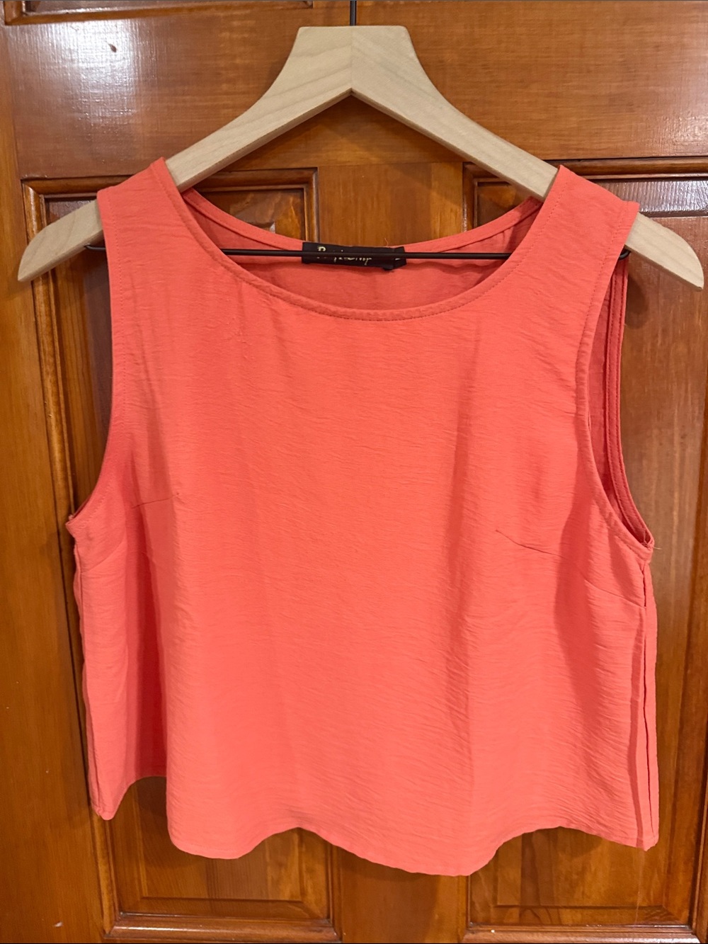 Sleeveless Coral Tank Top - Classic Scoop Neck